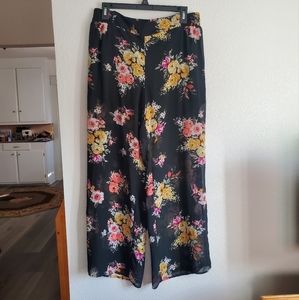 Torrid Sheer Floral Flowy Pant Size 00